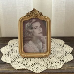 برواز ذهبي A